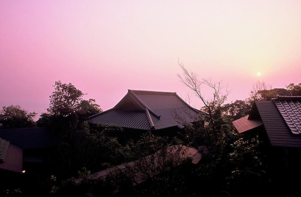 Ishiyama Rikyu Gosoku No Kutsu Hotel Амакуса Екстериор снимка